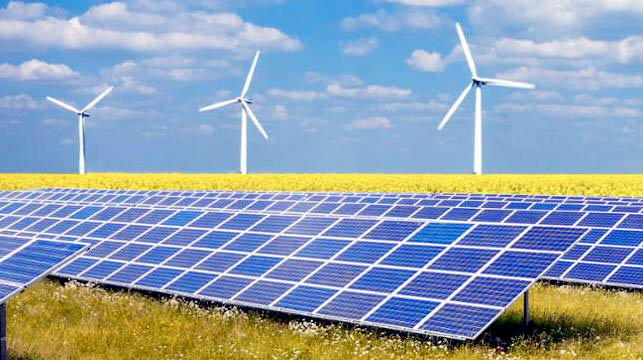 Los captadores solares y las turbinas eólicas son uno de los principales sistemas de producción energóa renovable.